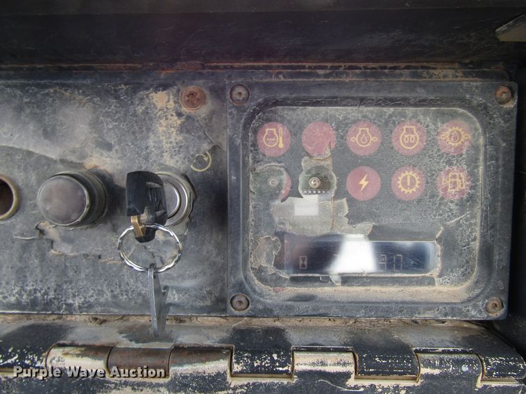 image for item DG1413 1999 Caterpillar 953C track loader