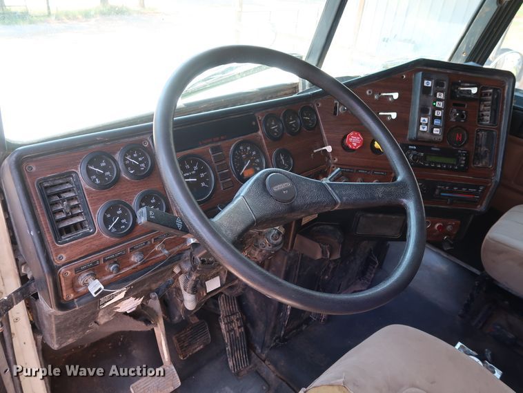 image for item DG4100 2007 Freightliner FLD dump truck