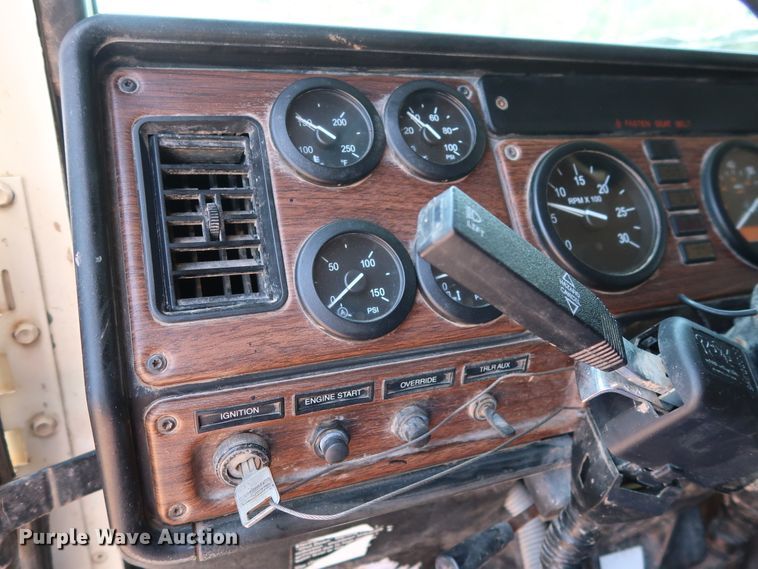 image for item DG4100 2007 Freightliner FLD dump truck