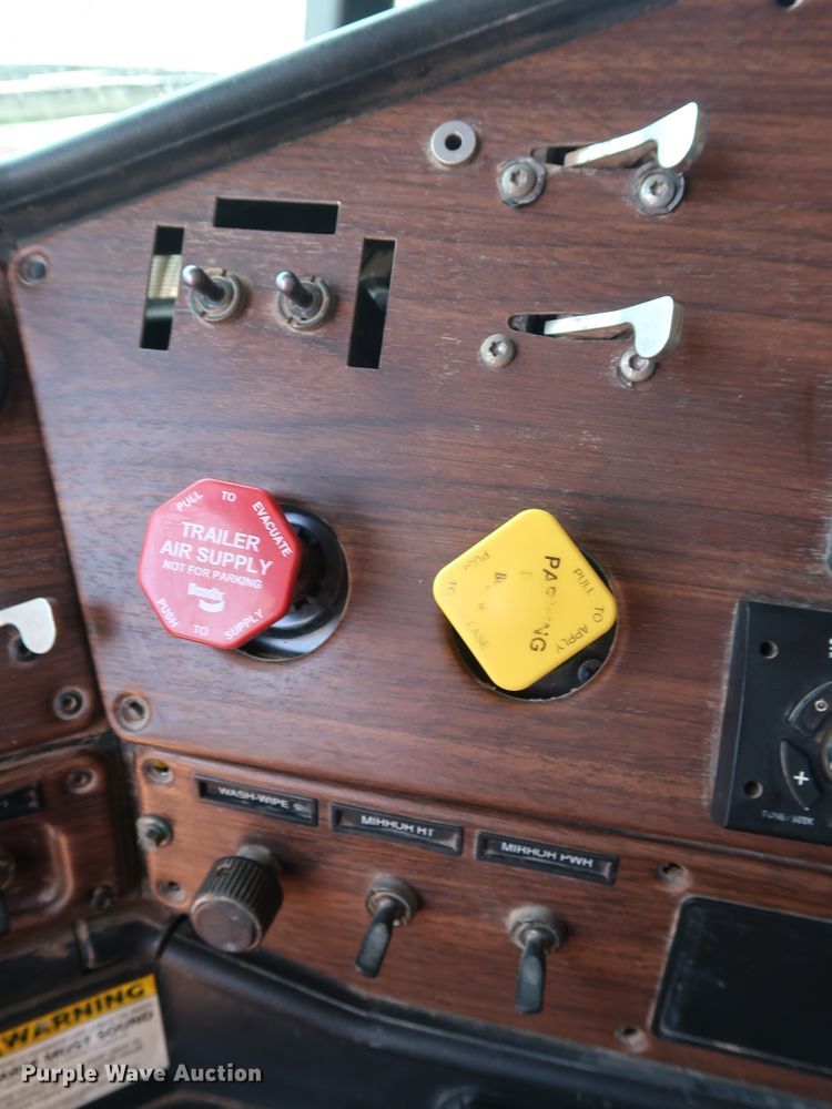 image for item DG4100 2007 Freightliner FLD dump truck