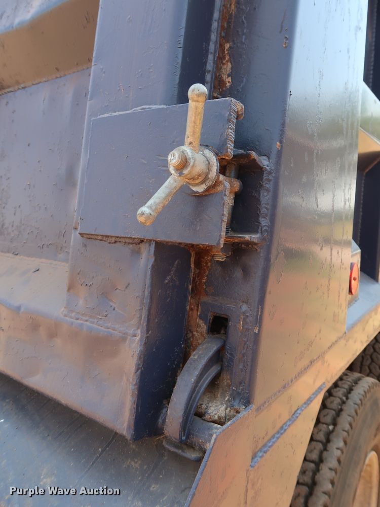 image for item DG4100 2007 Freightliner FLD dump truck