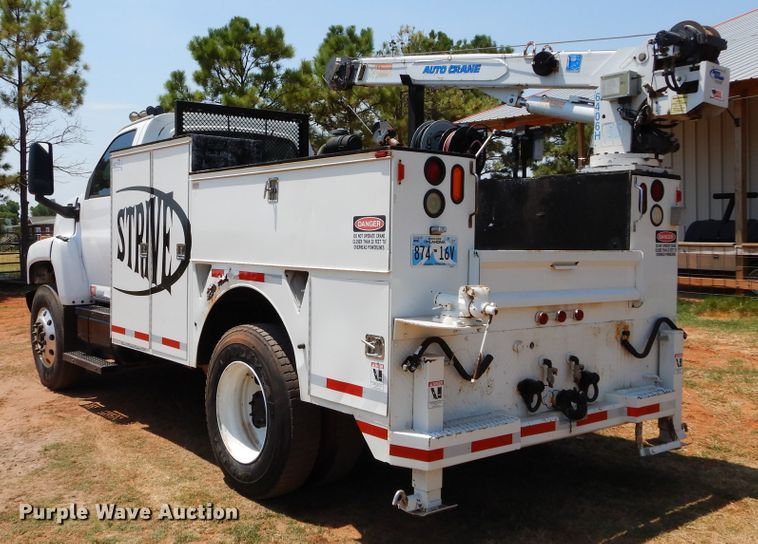 image for item DG4102 2006 GMC C8500 utility truck with crane