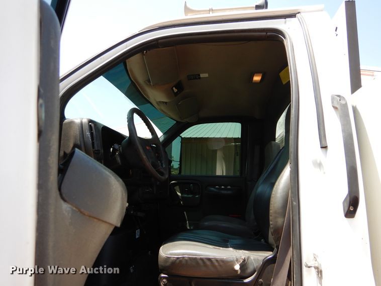 image for item DG4102 2006 GMC C8500 utility truck with crane