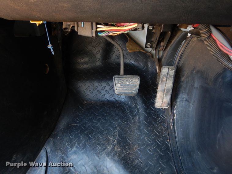 image for item DG4102 2006 GMC C8500 utility truck with crane