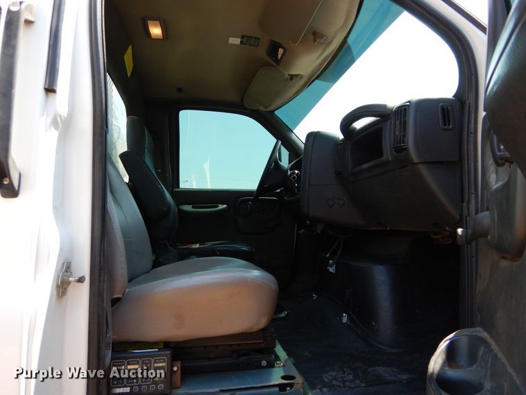 image for item DG4102 2006 GMC C8500 utility truck with crane