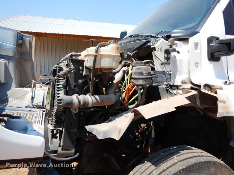 image for item DG4102 2006 GMC C8500 utility truck with crane