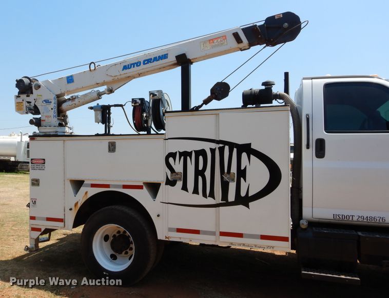 image for item DG4102 2006 GMC C8500 utility truck with crane