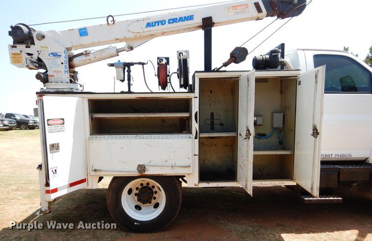 image for item DG4102 2006 GMC C8500 utility truck with crane