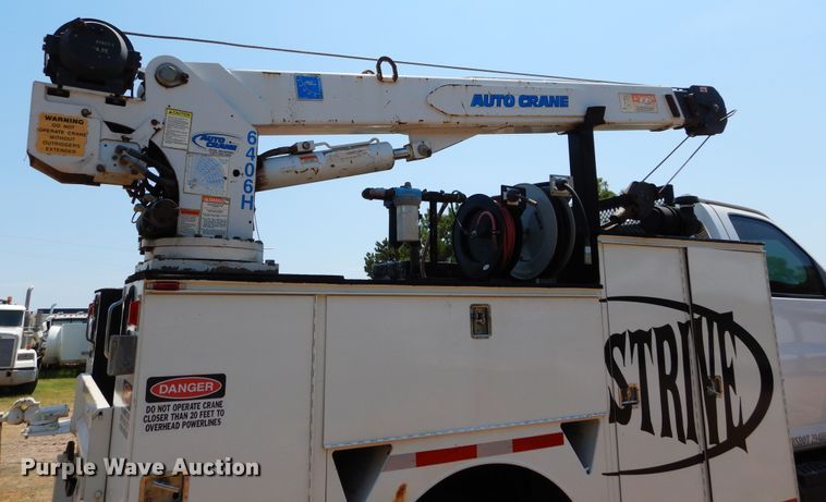 image for item DG4102 2006 GMC C8500 utility truck with crane