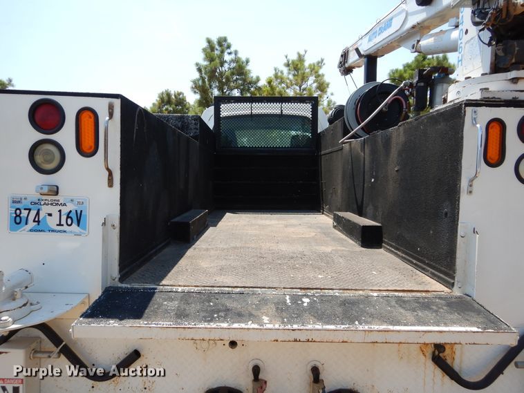 image for item DG4102 2006 GMC C8500 utility truck with crane