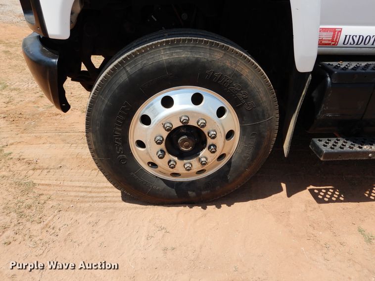 image for item DG4102 2006 GMC C8500 utility truck with crane