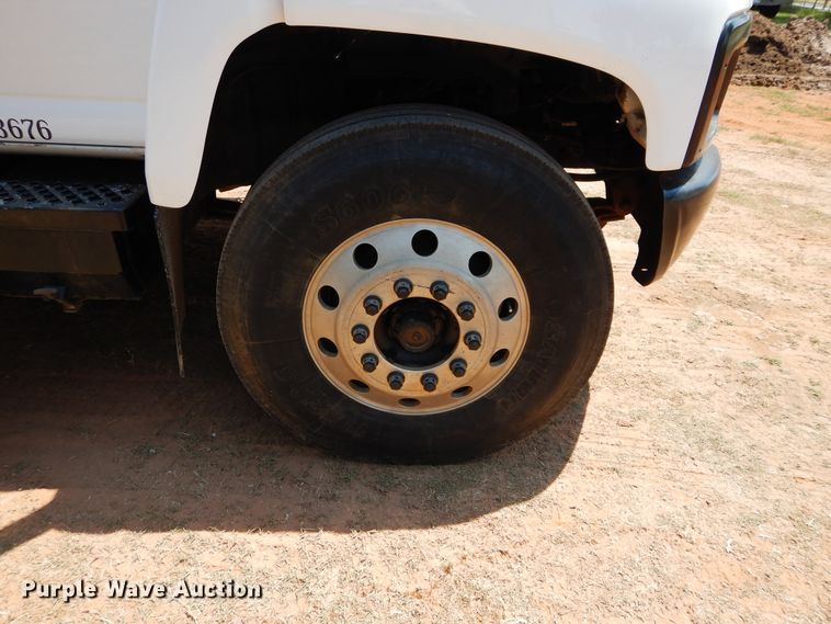 image for item DG4102 2006 GMC C8500 utility truck with crane