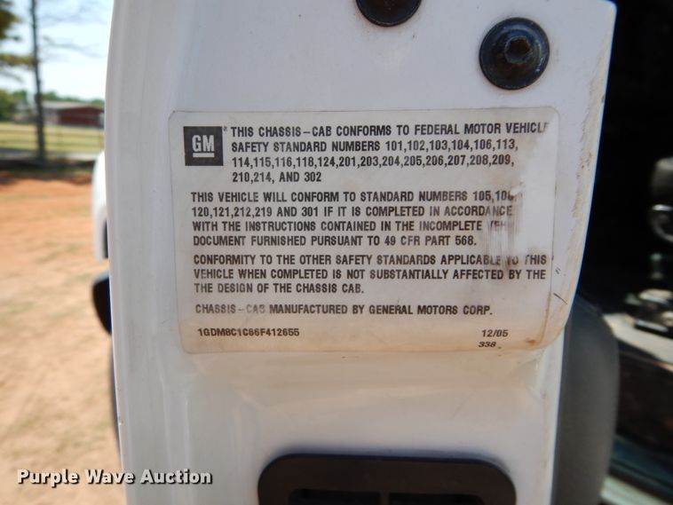 image for item DG4102 2006 GMC C8500 utility truck with crane