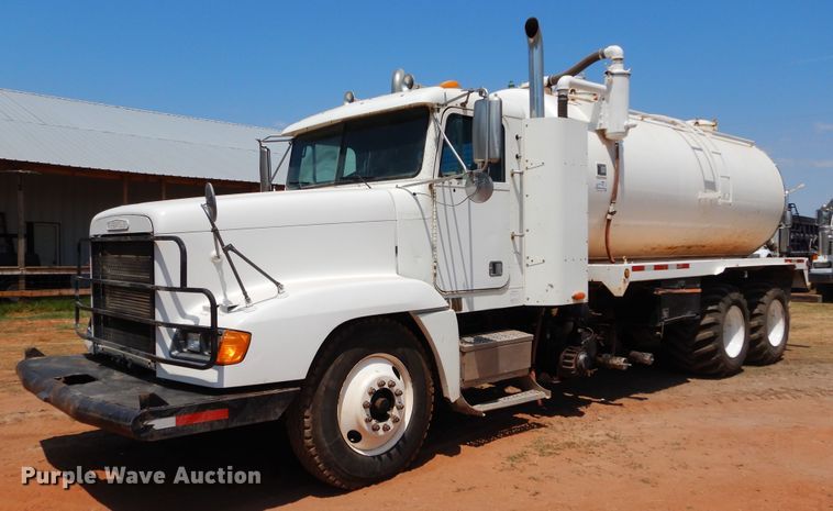 image for item DG4103 2001 Freightliner FLD vacuum truck