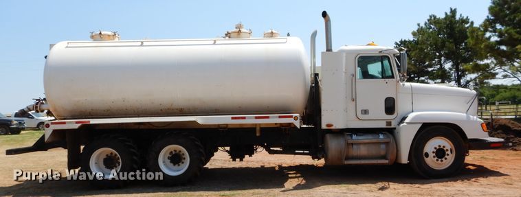 image for item DG4103 2001 Freightliner FLD vacuum truck