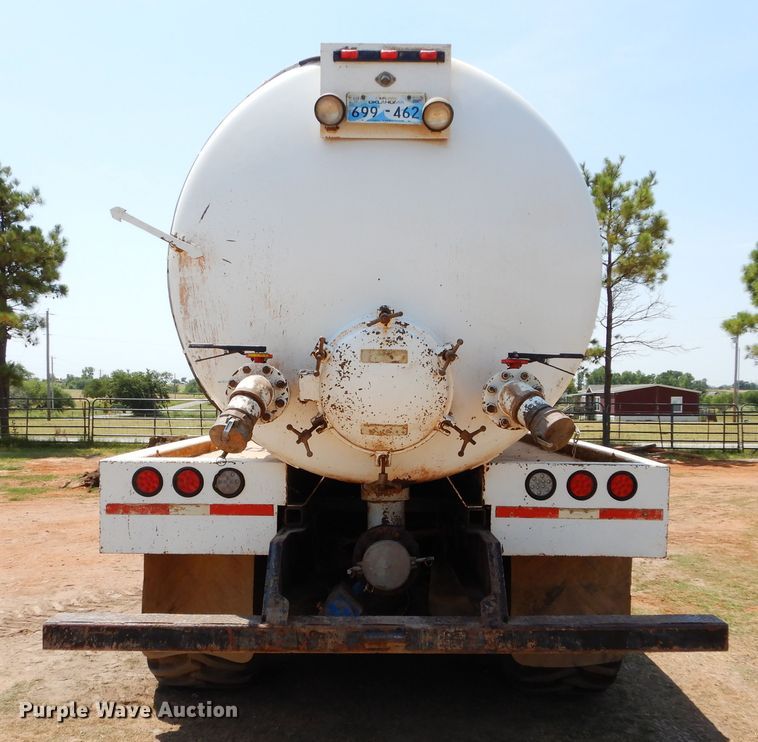 image for item DG4103 2001 Freightliner FLD vacuum truck