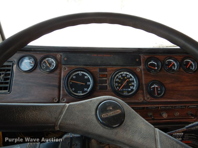 image for item DG4103 2001 Freightliner FLD vacuum truck