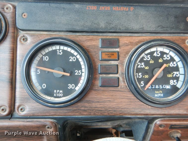 image for item DG4103 2001 Freightliner FLD vacuum truck