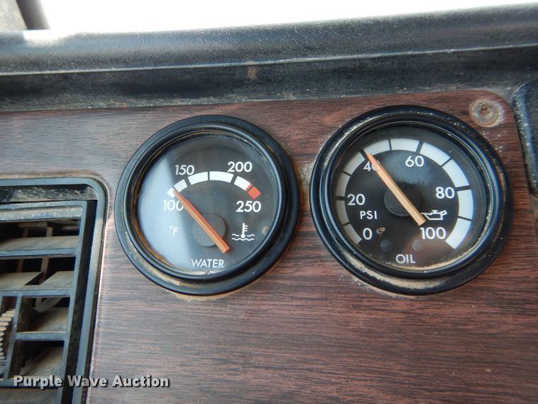 image for item DG4103 2001 Freightliner FLD vacuum truck