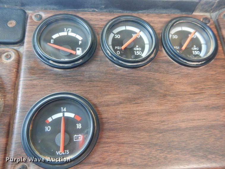 image for item DG4103 2001 Freightliner FLD vacuum truck