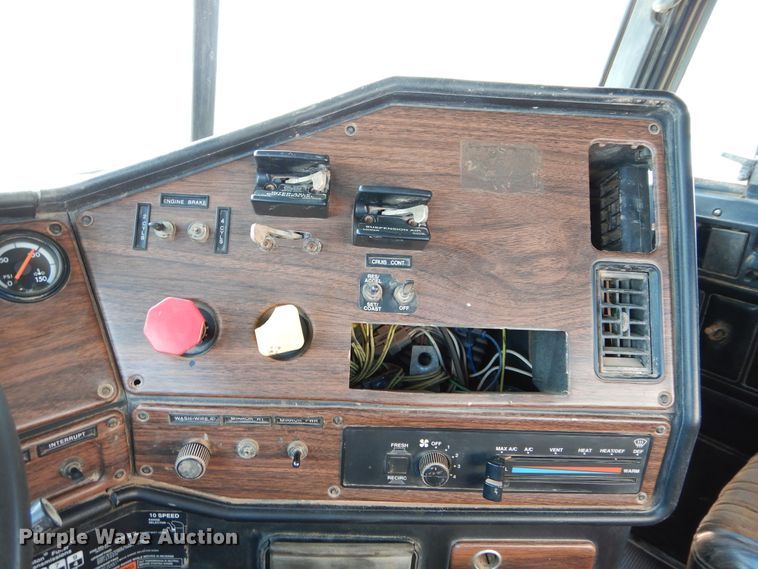 image for item DG4103 2001 Freightliner FLD vacuum truck