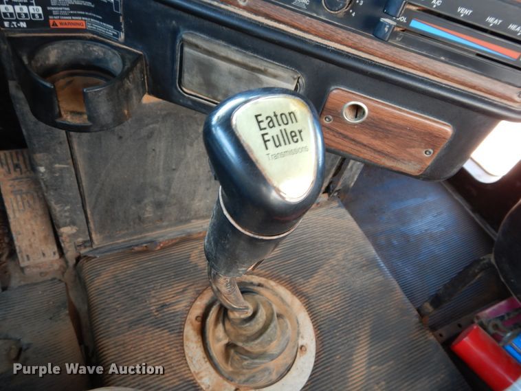 image for item DG4103 2001 Freightliner FLD vacuum truck