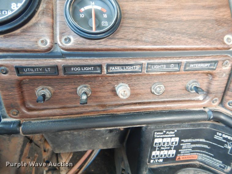 image for item DG4103 2001 Freightliner FLD vacuum truck