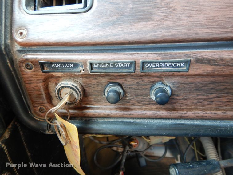 image for item DG4103 2001 Freightliner FLD vacuum truck