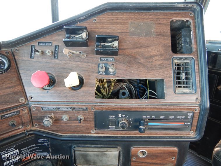 image for item DG4103 2001 Freightliner FLD vacuum truck