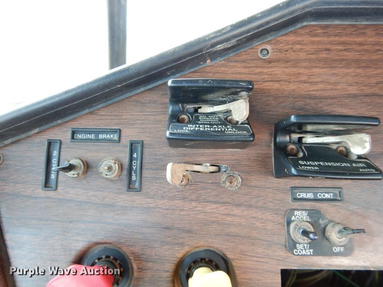 image for item DG4103 2001 Freightliner FLD vacuum truck