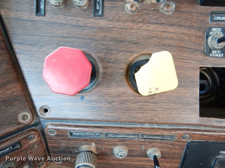 image for item DG4103 2001 Freightliner FLD vacuum truck