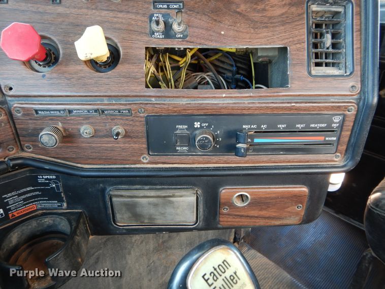 image for item DG4103 2001 Freightliner FLD vacuum truck