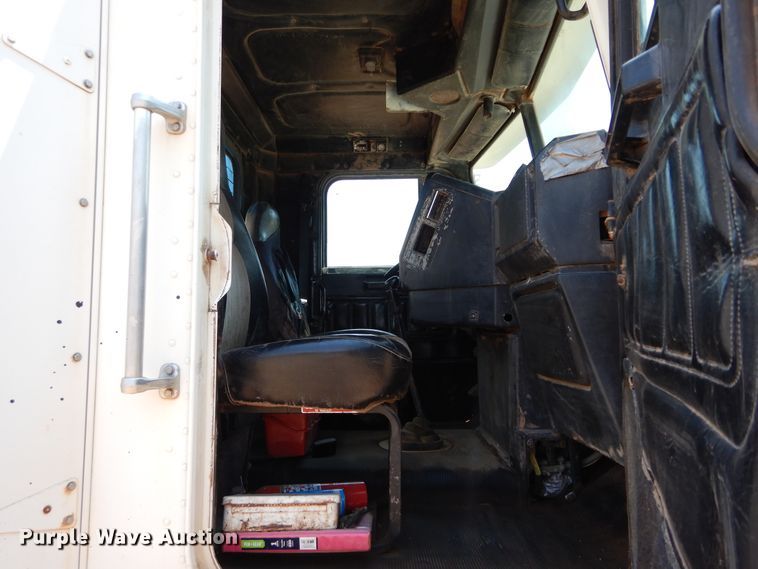 image for item DG4103 2001 Freightliner FLD vacuum truck