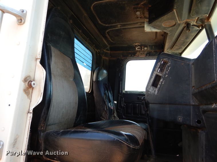 image for item DG4103 2001 Freightliner FLD vacuum truck