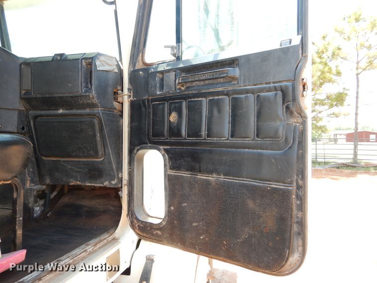 image for item DG4103 2001 Freightliner FLD vacuum truck