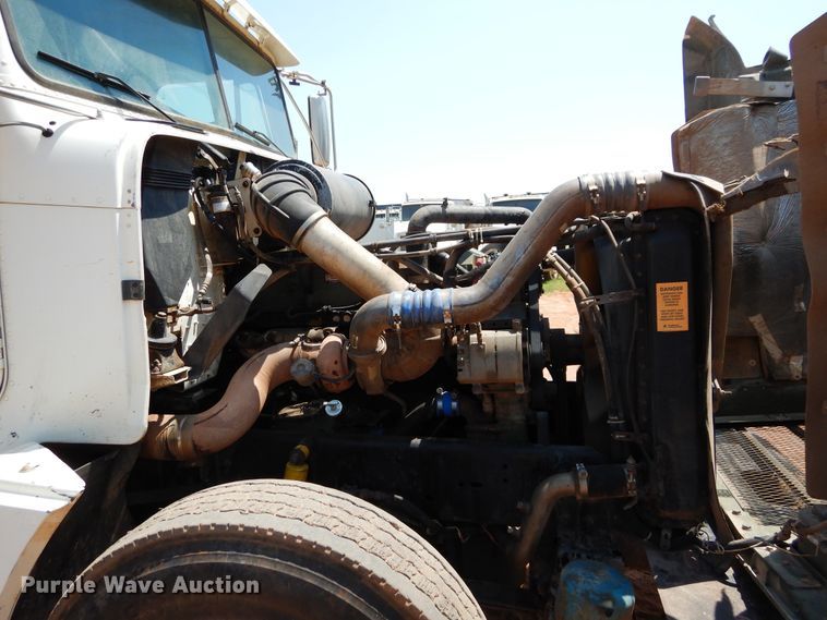 image for item DG4103 2001 Freightliner FLD vacuum truck