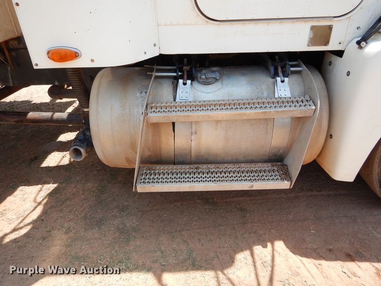 image for item DG4103 2001 Freightliner FLD vacuum truck