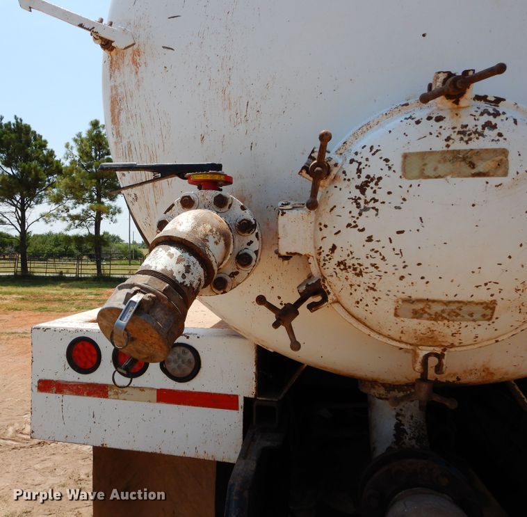 image for item DG4103 2001 Freightliner FLD vacuum truck