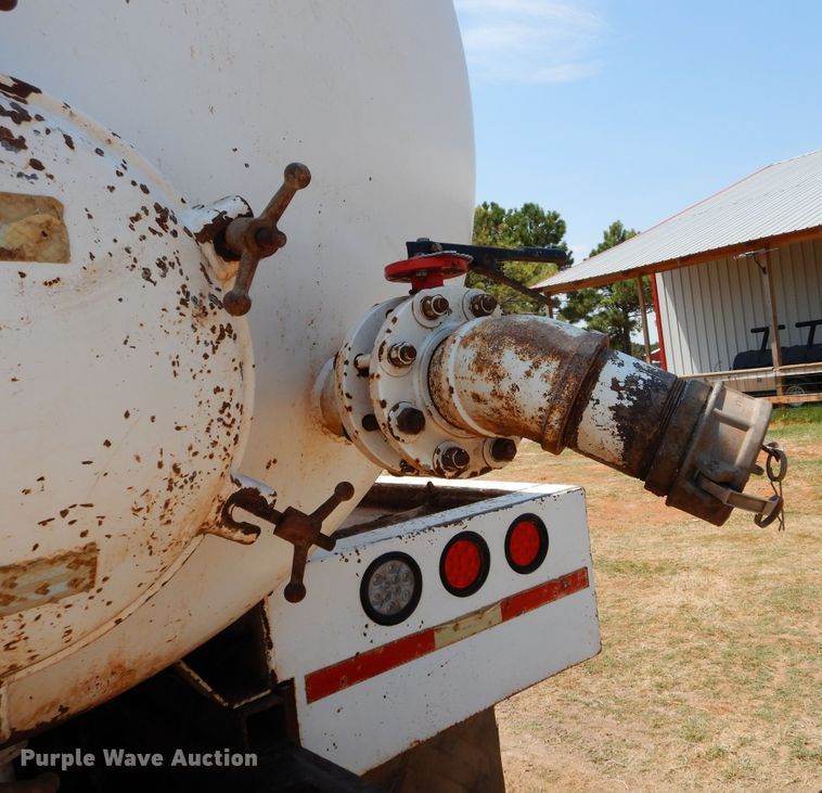 image for item DG4103 2001 Freightliner FLD vacuum truck