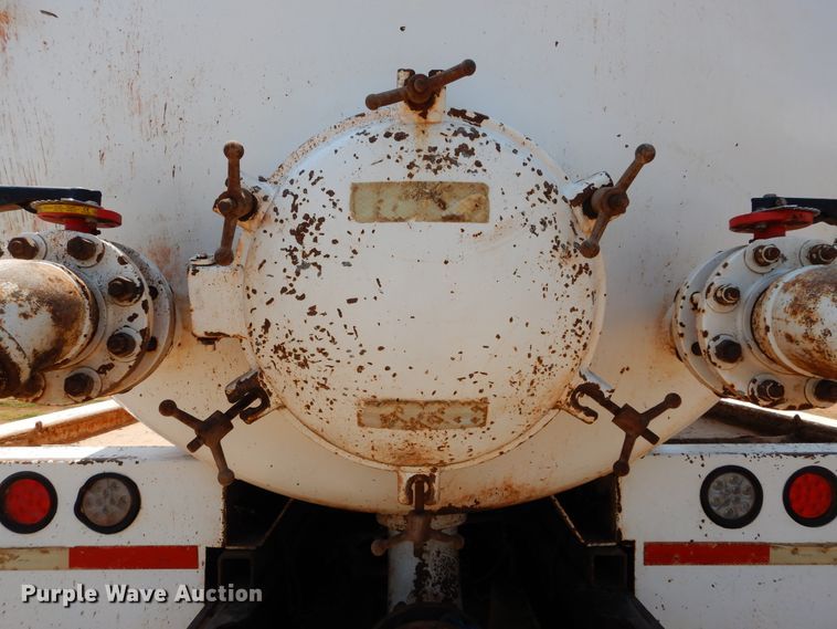 image for item DG4103 2001 Freightliner FLD vacuum truck