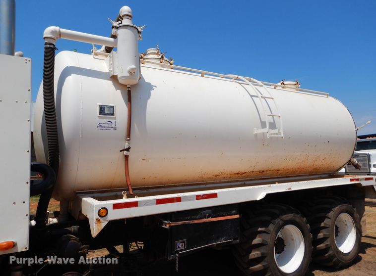 image for item DG4103 2001 Freightliner FLD vacuum truck