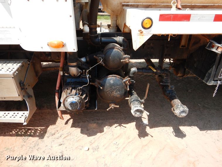 image for item DG4103 2001 Freightliner FLD vacuum truck