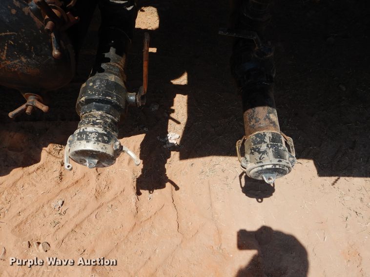 image for item DG4103 2001 Freightliner FLD vacuum truck