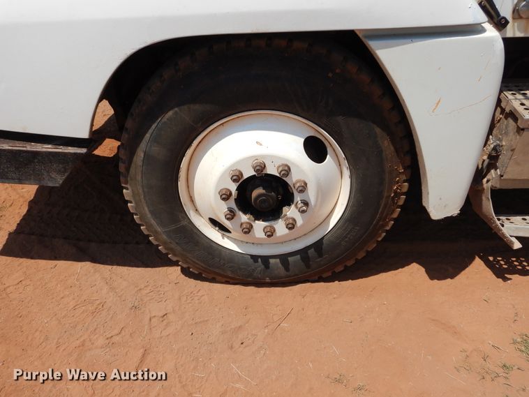 image for item DG4103 2001 Freightliner FLD vacuum truck