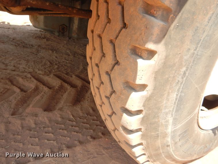 image for item DG4103 2001 Freightliner FLD vacuum truck