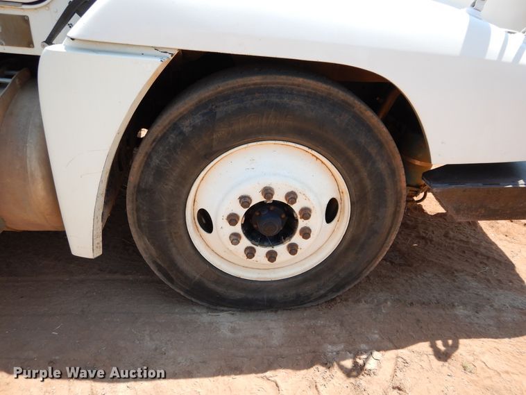 image for item DG4103 2001 Freightliner FLD vacuum truck