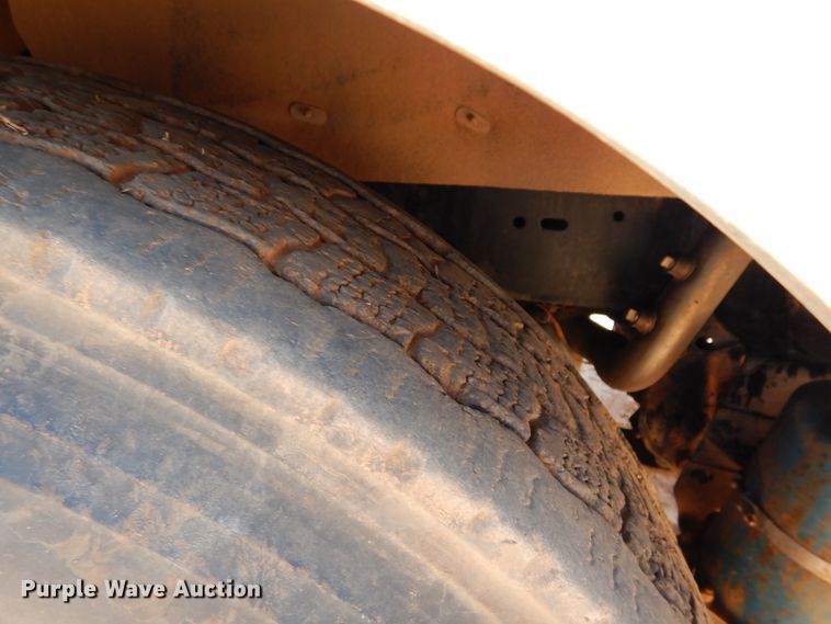 image for item DG4103 2001 Freightliner FLD vacuum truck