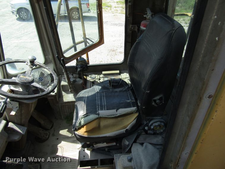 image for item DG8031 1983 Caterpillar 966D wheel loader