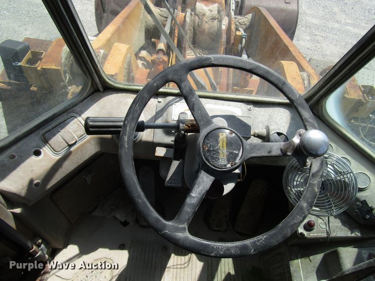 image for item DG8031 1983 Caterpillar 966D wheel loader