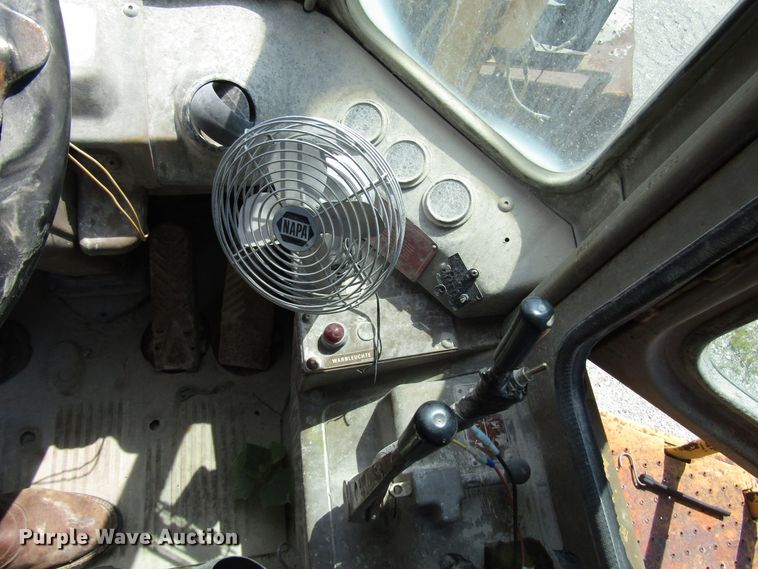 image for item DG8031 1983 Caterpillar 966D wheel loader